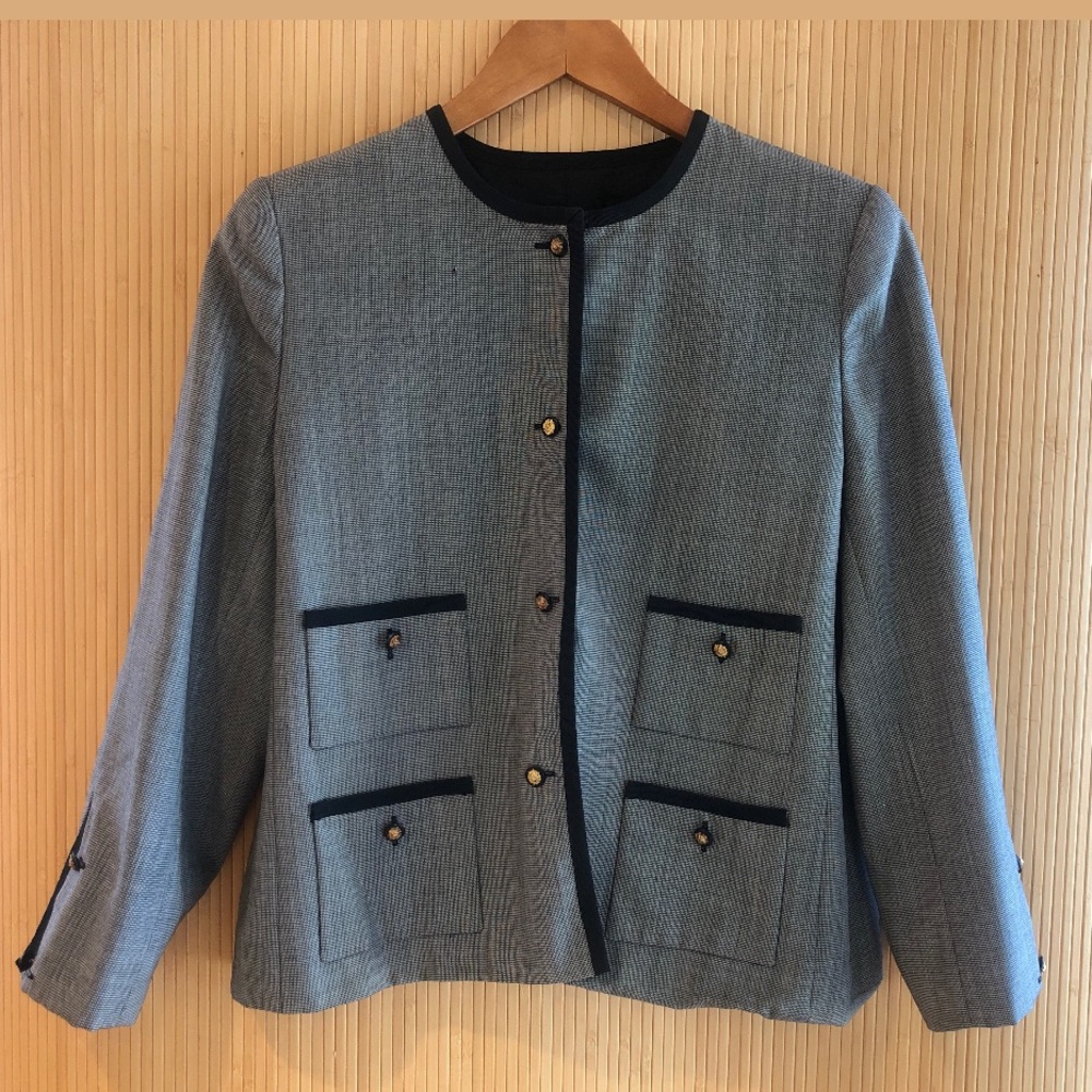 CHANEL Jacket